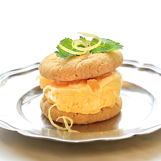 LEMONCURD mellan ingefärscookies.png