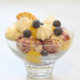 blåbärsswiss med lemoncurd stillbild.png