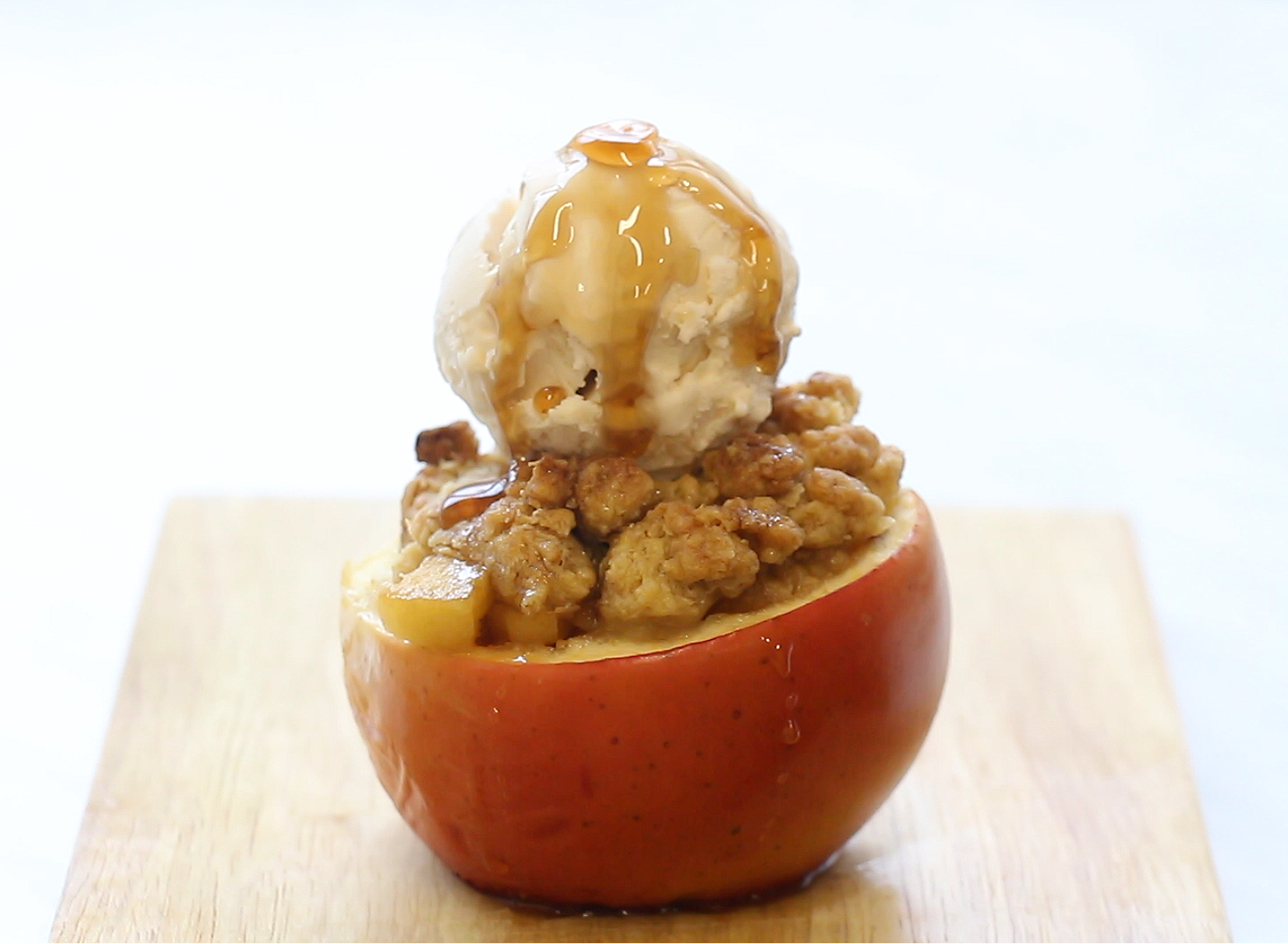 Ugnsbakat äpple med glasstopping