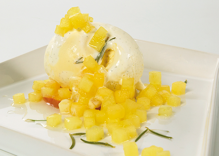 Vaniljglass med rosmarinäpple