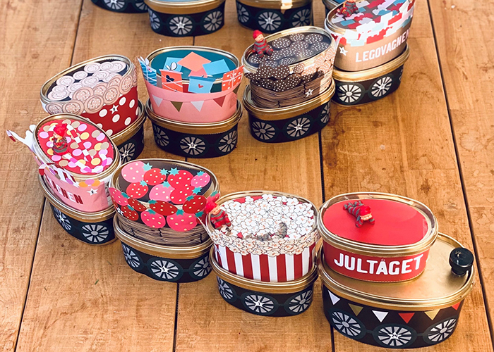 Kalendertåg av glassburkar