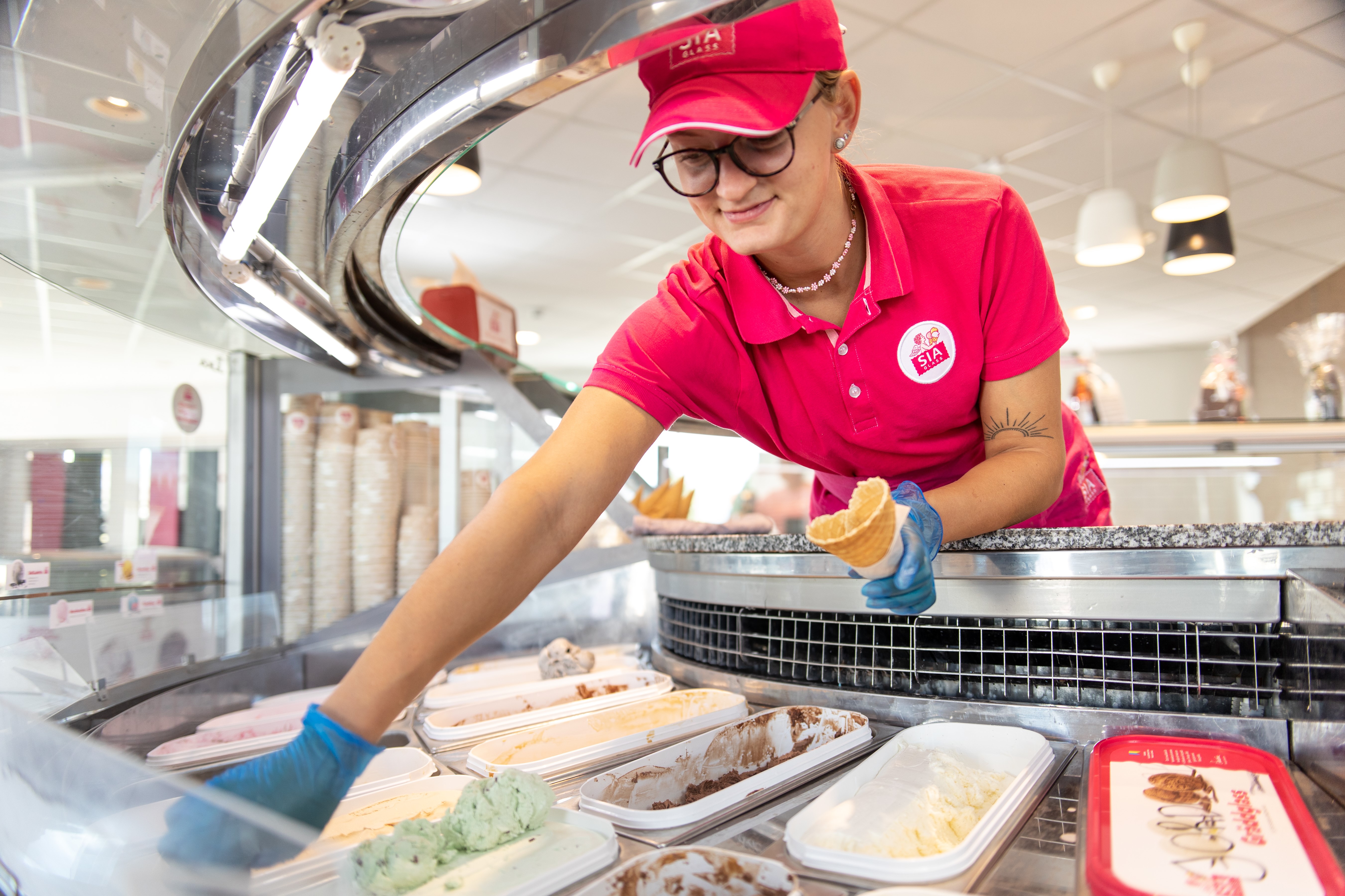 Wilma skopar glass.jpg