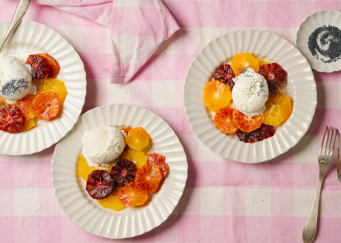 Citrussallad med vallmofrön och vaniljglass