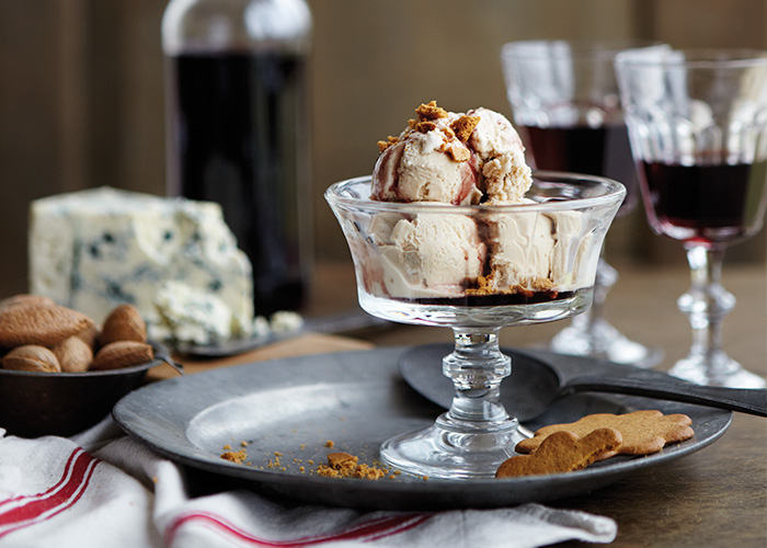 Vaniljglass med glögg, ädelost och pepparkaka