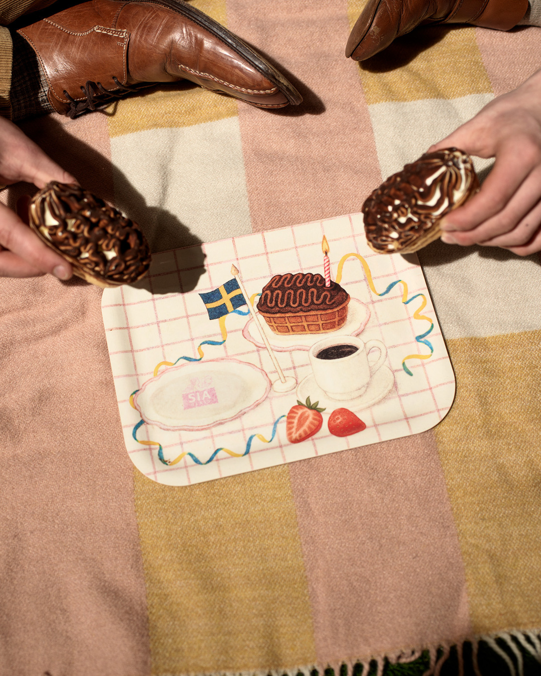 SIA _Bricka med glassbåt (1).jpg